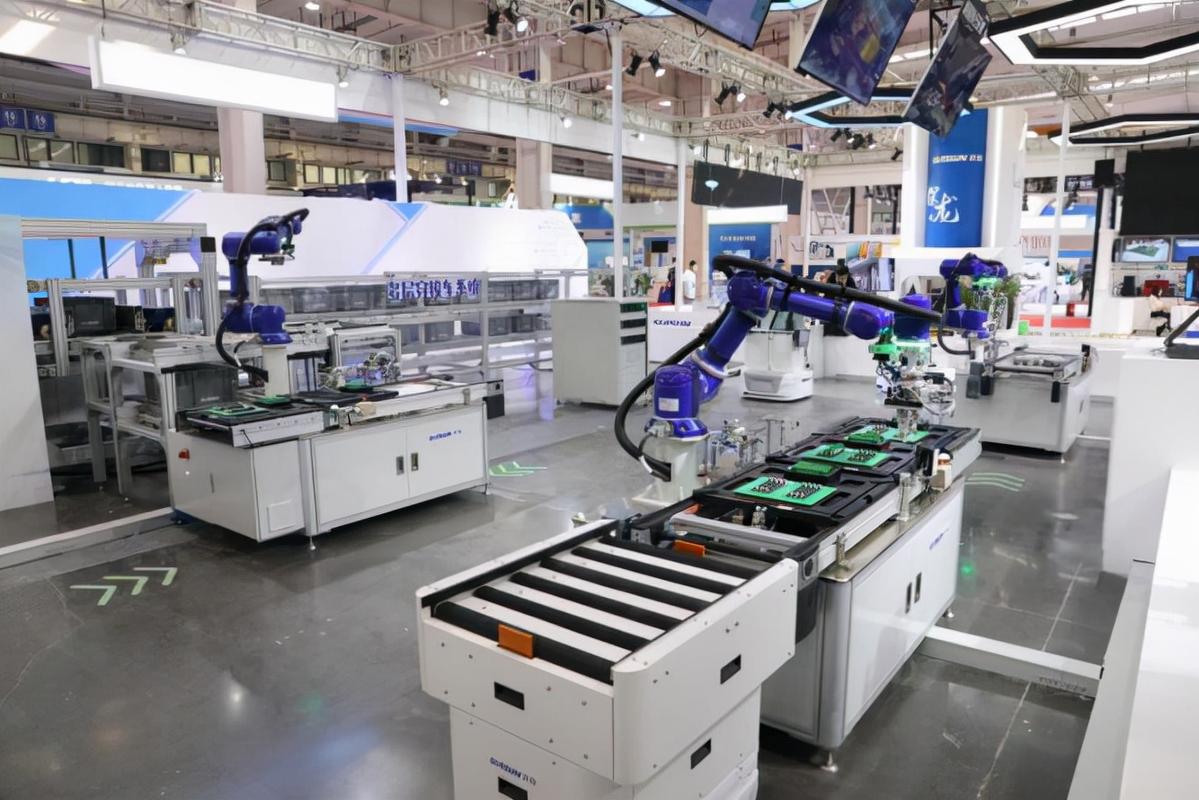 工厂展区和工业软件&控制平台展区,以及工业机器人,特种机器人,医疗